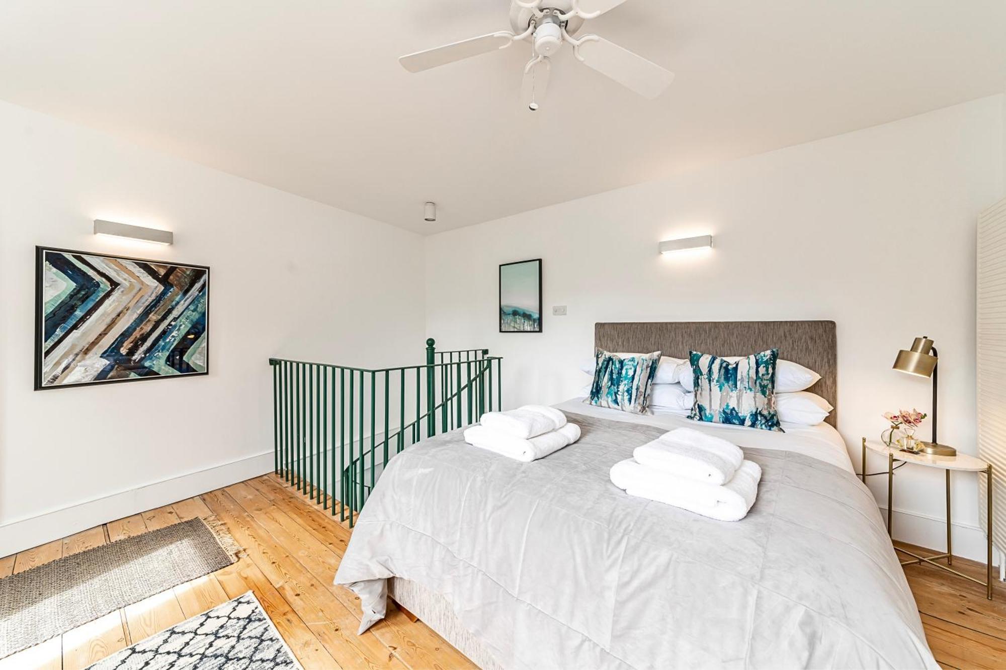 The Secret Kensington Garden Mews-2 Bedroom Full House-2 Train Lines- Spacious-Kings Road- Harrods -Chelsea Stadium-Private Small Patio London Eksteriør billede