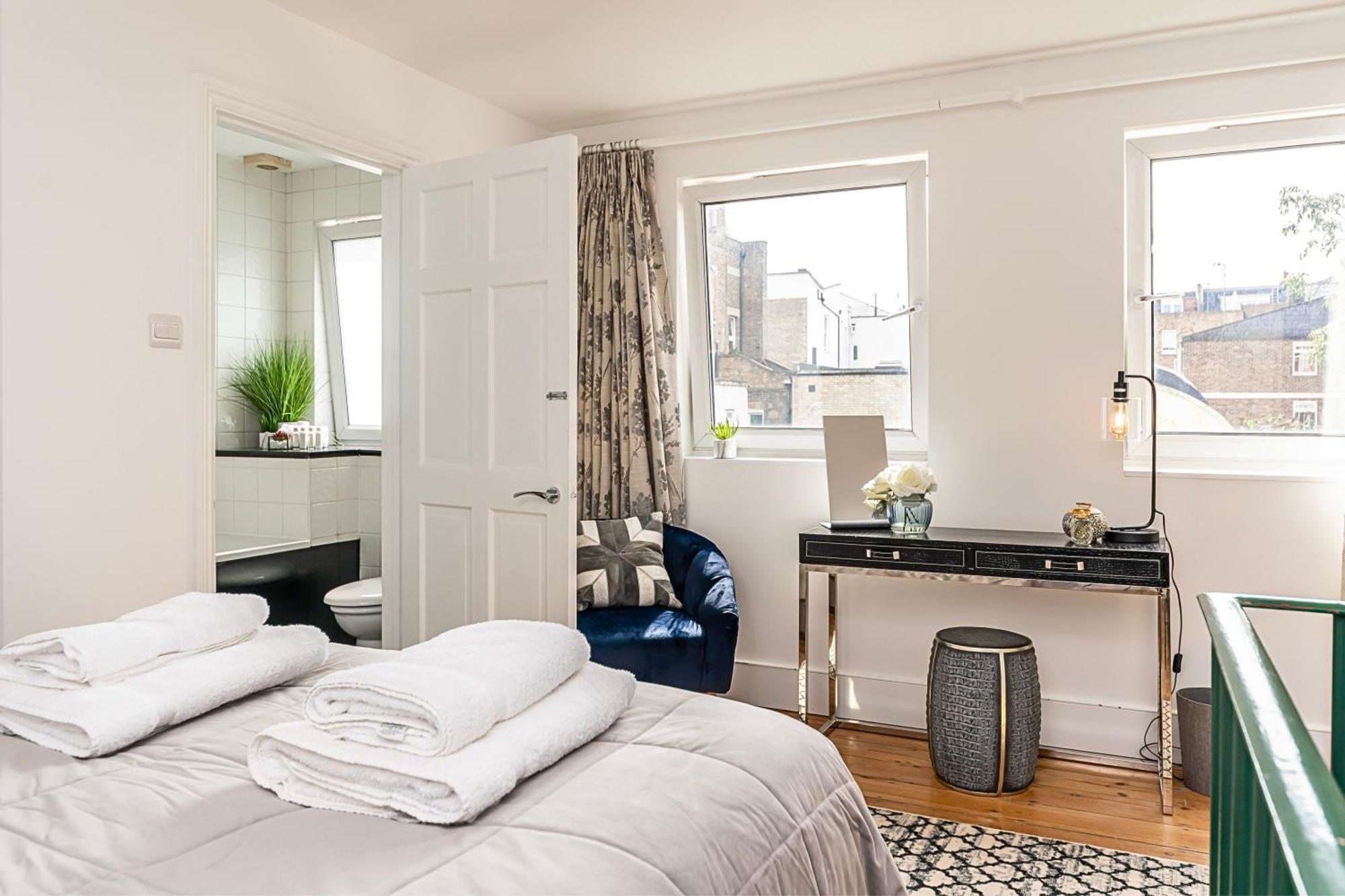 The Secret Kensington Garden Mews-2 Bedroom Full House-2 Train Lines- Spacious-Kings Road- Harrods -Chelsea Stadium-Private Small Patio London Eksteriør billede