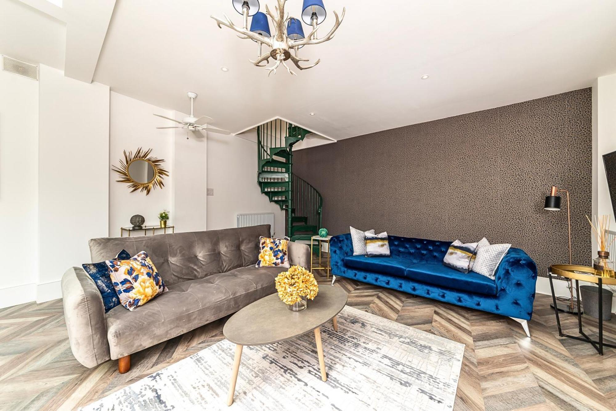 The Secret Kensington Garden Mews-2 Bedroom Full House-2 Train Lines- Spacious-Kings Road- Harrods -Chelsea Stadium-Private Small Patio London Eksteriør billede