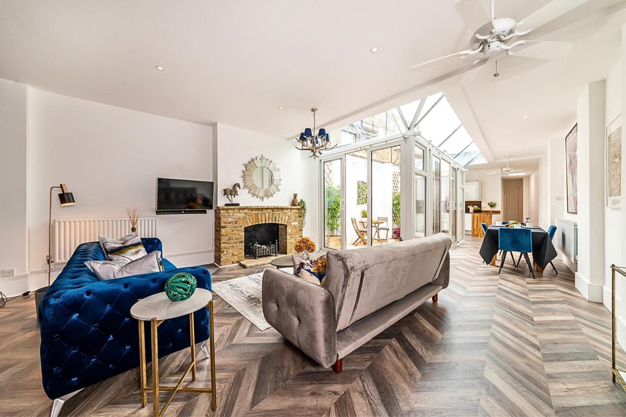 The Secret Kensington Garden Mews-2 Bedroom Full House-2 Train Lines- Spacious-Kings Road- Harrods -Chelsea Stadium-Private Small Patio London Eksteriør billede