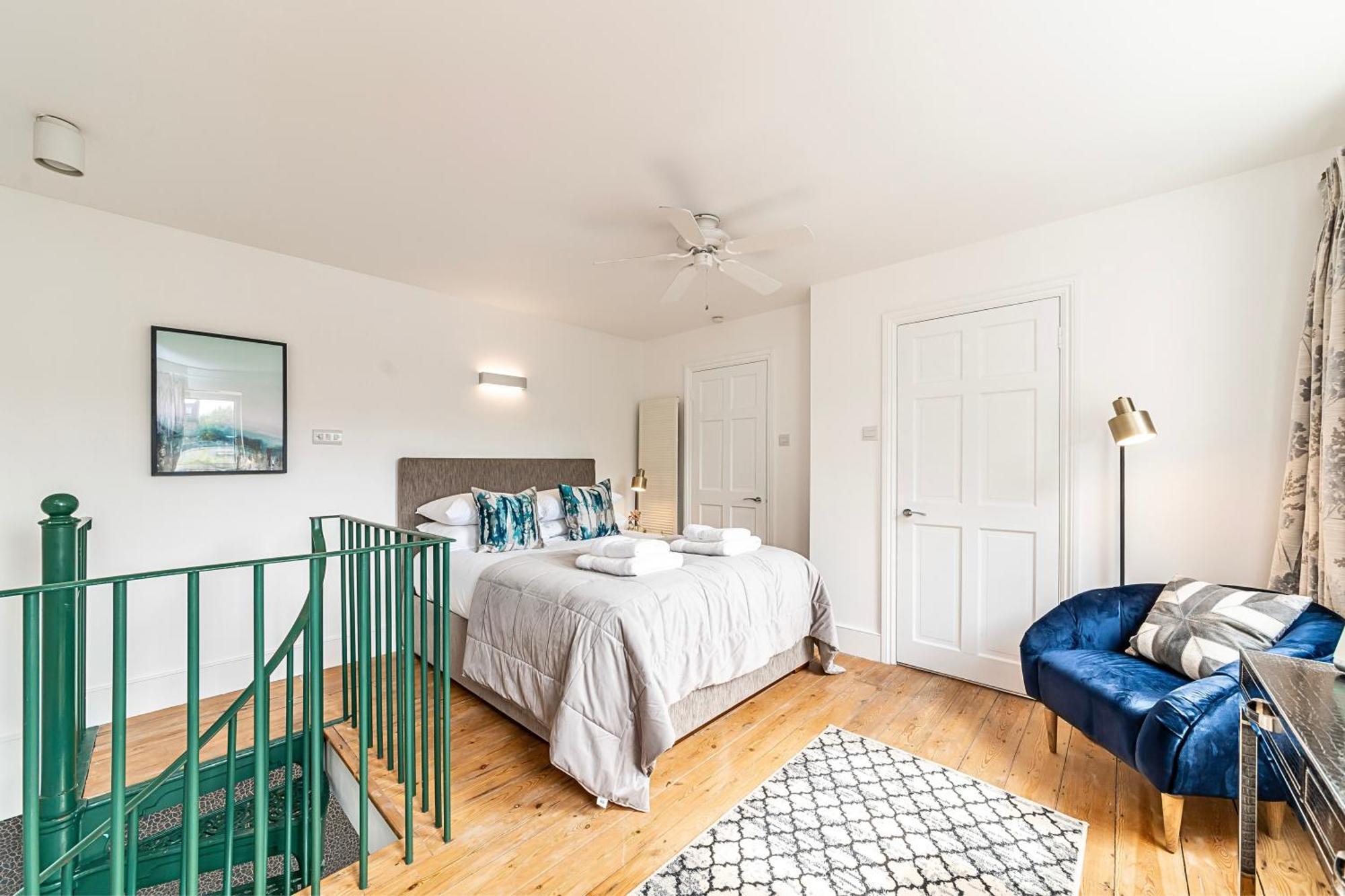 The Secret Kensington Garden Mews-2 Bedroom Full House-2 Train Lines- Spacious-Kings Road- Harrods -Chelsea Stadium-Private Small Patio London Eksteriør billede