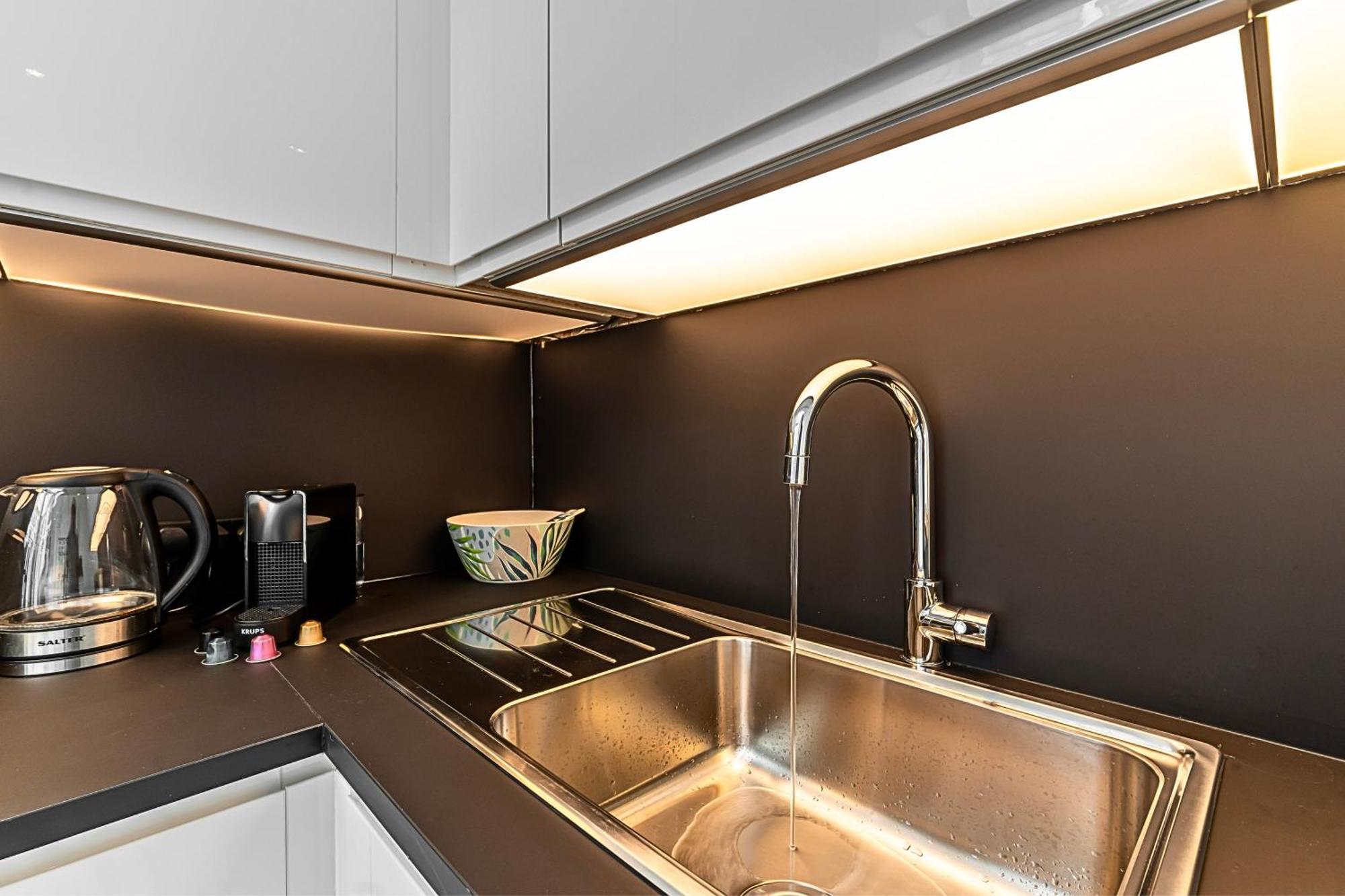 The Secret Kensington Garden Mews-2 Bedroom Full House-2 Train Lines- Spacious-Kings Road- Harrods -Chelsea Stadium-Private Small Patio London Eksteriør billede