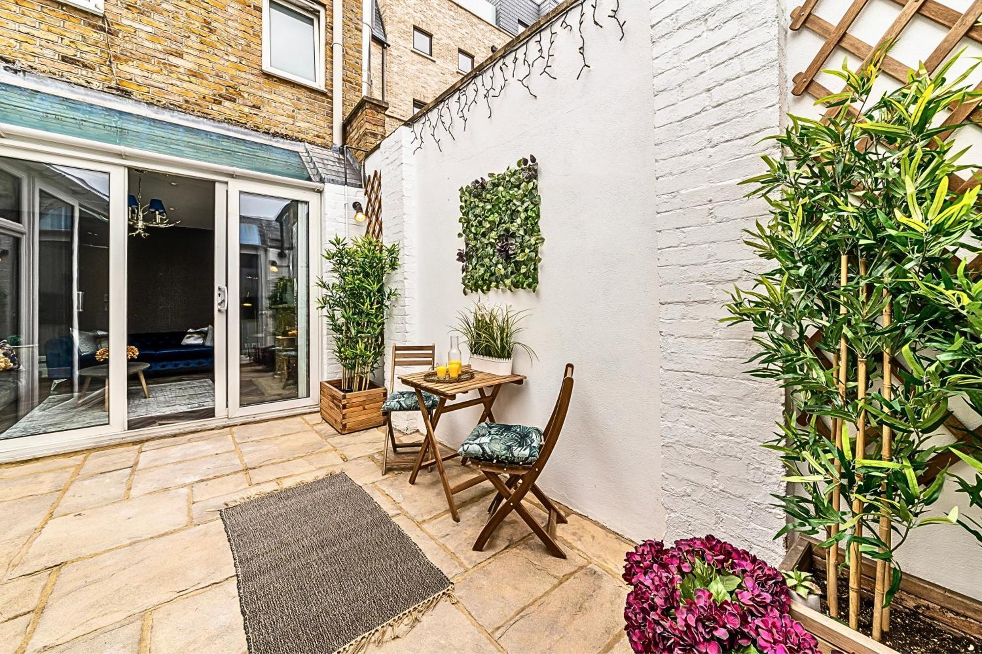 The Secret Kensington Garden Mews-2 Bedroom Full House-2 Train Lines- Spacious-Kings Road- Harrods -Chelsea Stadium-Private Small Patio London Eksteriør billede