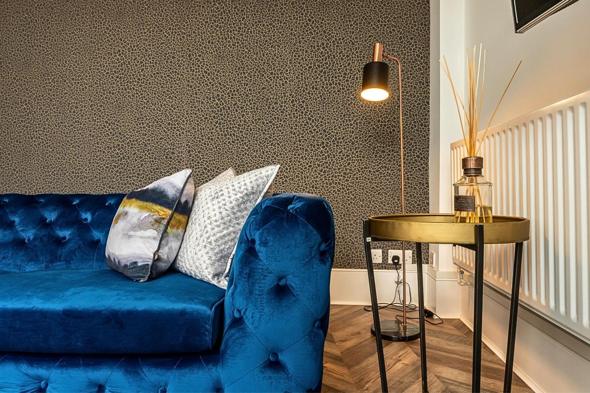 The Secret Kensington Garden Mews-2 Bedroom Full House-2 Train Lines- Spacious-Kings Road- Harrods -Chelsea Stadium-Private Small Patio London Eksteriør billede