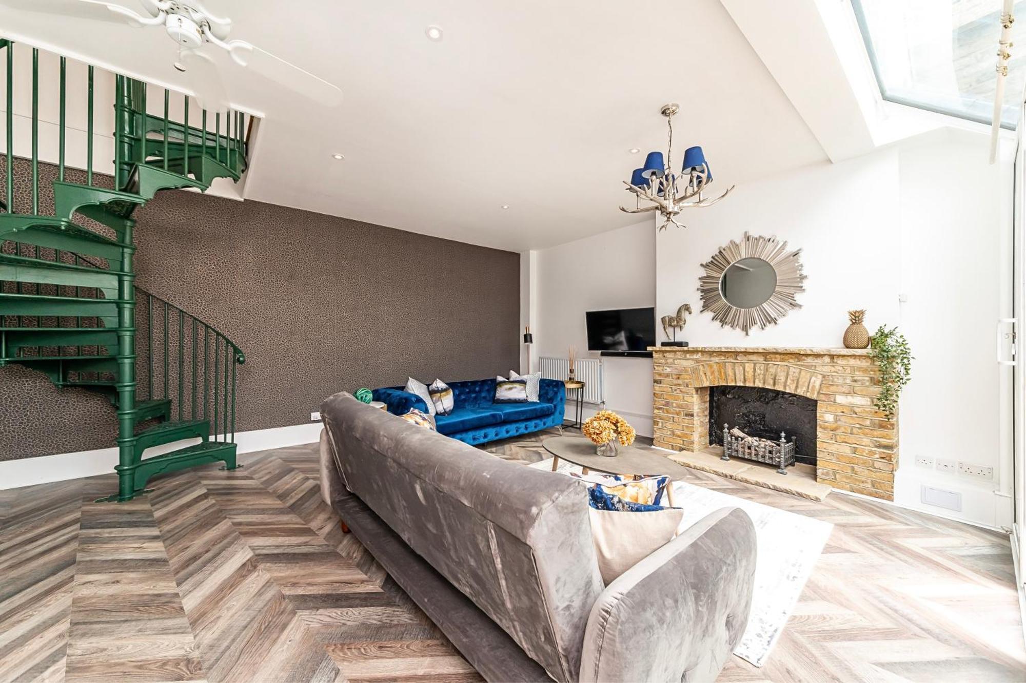 The Secret Kensington Garden Mews-2 Bedroom Full House-2 Train Lines- Spacious-Kings Road- Harrods -Chelsea Stadium-Private Small Patio London Eksteriør billede
