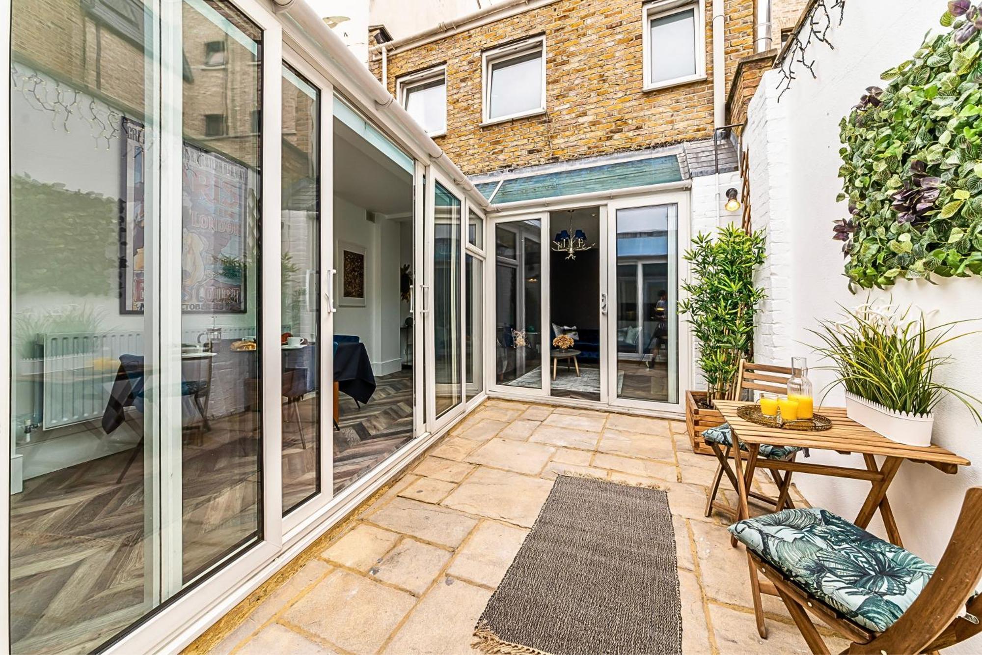 The Secret Kensington Garden Mews-2 Bedroom Full House-2 Train Lines- Spacious-Kings Road- Harrods -Chelsea Stadium-Private Small Patio London Eksteriør billede